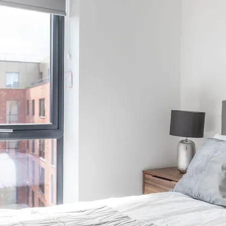 Stayzeni, Ouse Court Smart 2 Bed Flat شقة