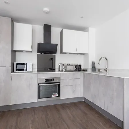 Stayzeni, Ouse Court Smart 2 Bed Flat Apartment *