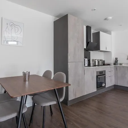 Stayzeni, Ouse Court Smart 2 Bed Flat Apartment *